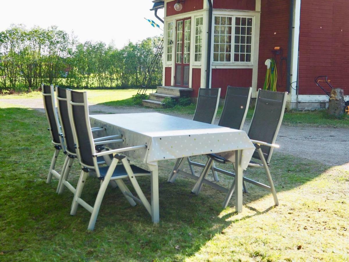 Вилла Orsastuguthyrning-Kyrkbyn Экстерьер фото