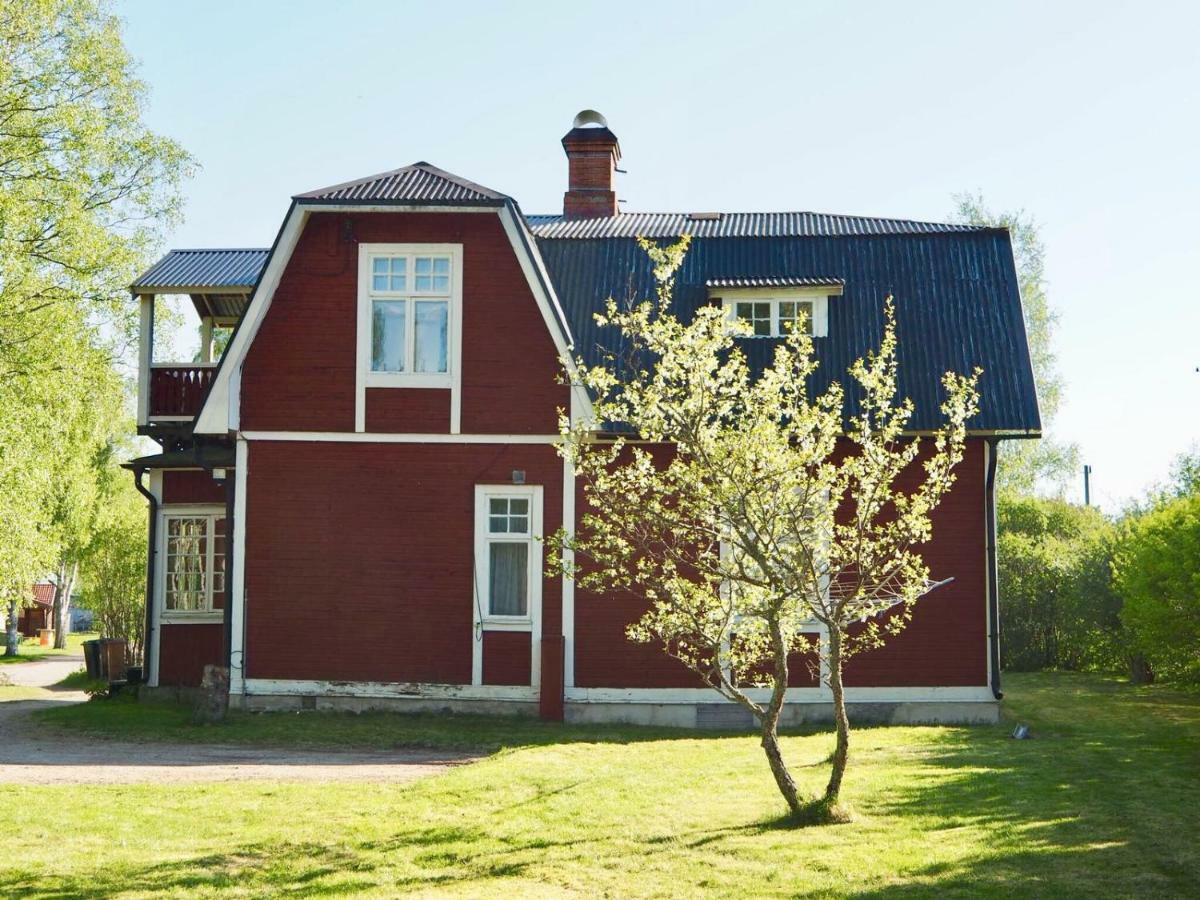 Вилла Orsastuguthyrning-Kyrkbyn Экстерьер фото